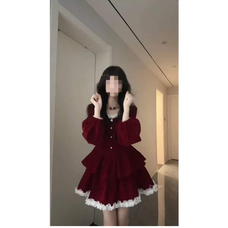 辣妹复古新年红色战袍连衣裙冬季纯欲风丝绒蕾丝拼接收腰A字短裙