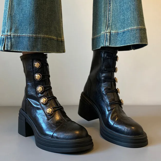 牛皮版~徽章小金扣马丁靴女英伦2025秋冬新款粗跟瘦瘦靴高跟短靴