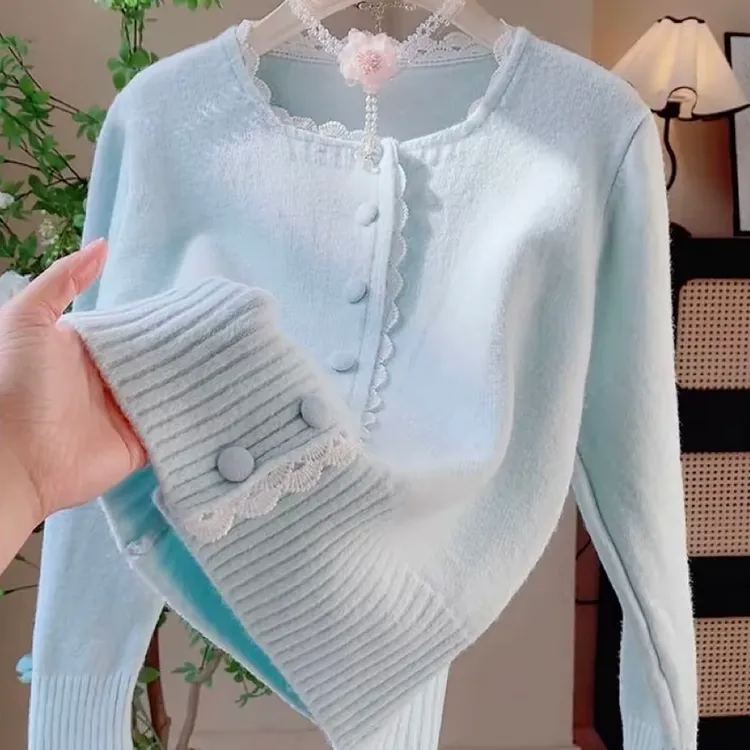 2025春秋新款蕾丝花边拼接开衫毛衣女温柔风时尚软糯洋气针织衫潮