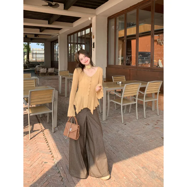 早秋氛围感穿搭独特漂亮不规则修身气质喇叭袖V领针织衫开衫上衣