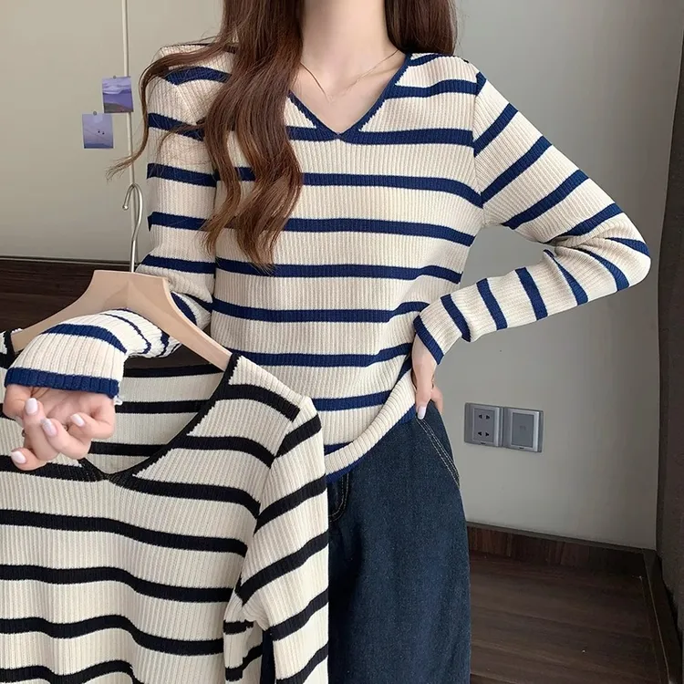 大码女装2025春秋款欧货v领条纹针织打底衫胖mm遮肚显瘦内搭上衣
