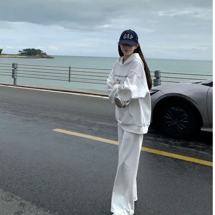 简约潮牌oversize美式连帽卫衣女白色上衣2025秋季新款宽松裤子潮
