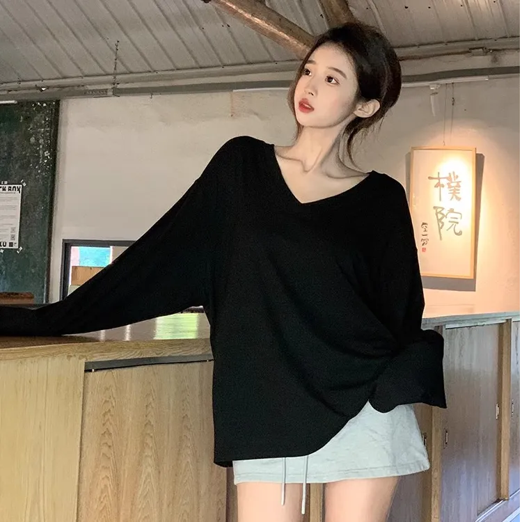 秋季斜肩V领老钱风宽松大码慵懒风松弛感外穿罩衫露锁骨长袖上衣