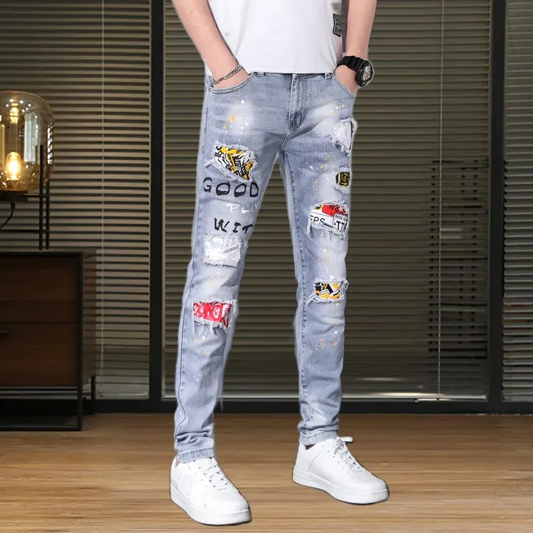 春夏季新款潮流个性破洞牛仔裤男补丁印花弹力小脚修身长裤子潮牌