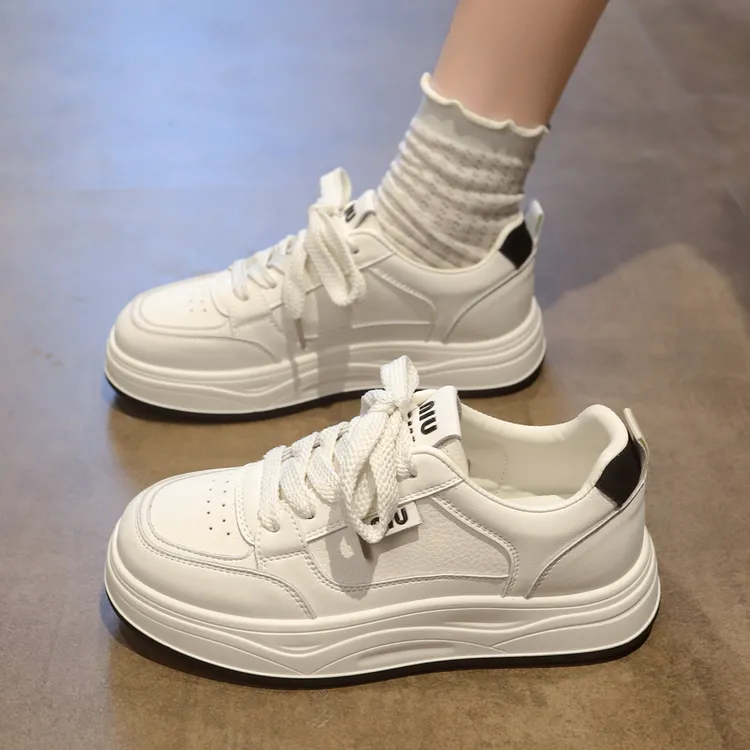 阔腿裤必备小白鞋女2025今年流行爆款上班鞋子秋冬休闲板鞋显脚小