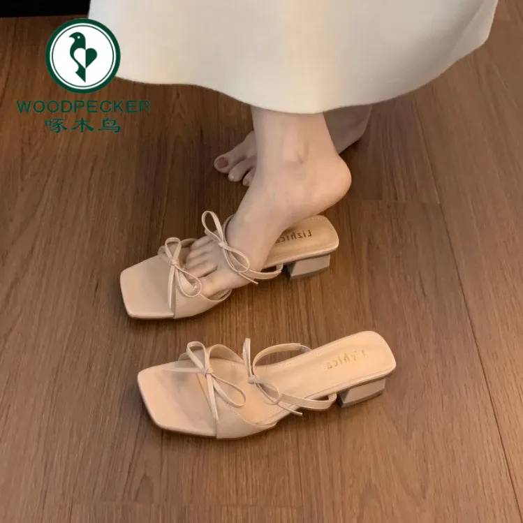 啄木鸟法式蝴蝶结粗跟凉鞋女夏季外穿2025新款百搭配裙子细带拖鞋