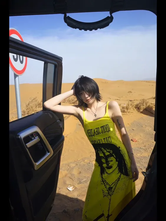 通勤方领纯欲印花夏季吊带连衣裙无袖小众挂脖修身露背高腰显瘦