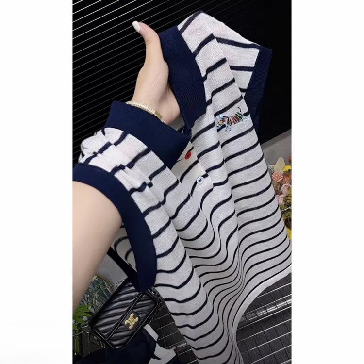 流行穿搭2025夏季新款温柔风条纹复古纽扣短袖休闲风针织上衣5245