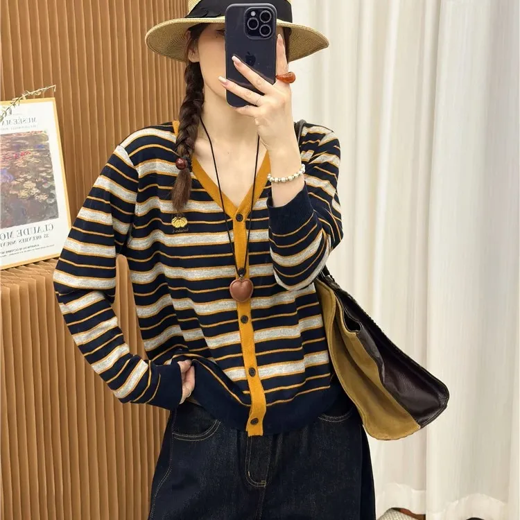 MEIZHENZI【超细绵羊毛】南瓜刺绣条纹针织开衫女V领上衣（带披肩）