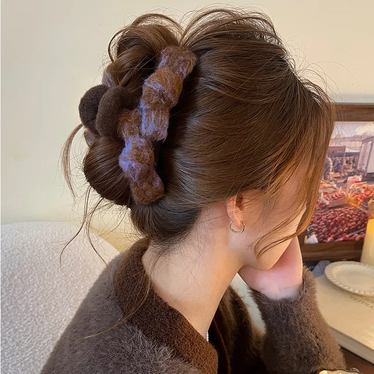 秋冬毛绒蝴蝶结抓夹女2025新款鲨鱼夹大号发量大盘发发夹百搭发饰