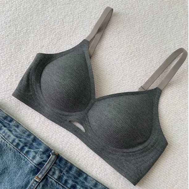 舒适镂空无痕小胸聚拢显大内衣女士收副乳无钢圈防下垂美背文胸罩