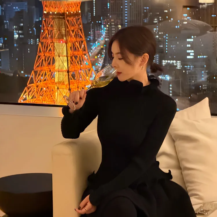 DIDI LAUREN“天鹅”小众设计师款木耳边修身羊毛坑条针织衫