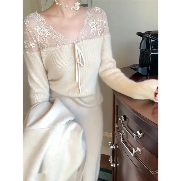 蕾丝V领拼接针织衫上衣女秋冬日常百搭温柔风宽松长袖蝴蝶结毛衣