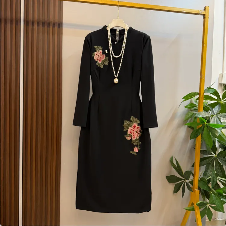 新款大码女装时尚气质重工刺绣新中式复古显瘦连衣裙