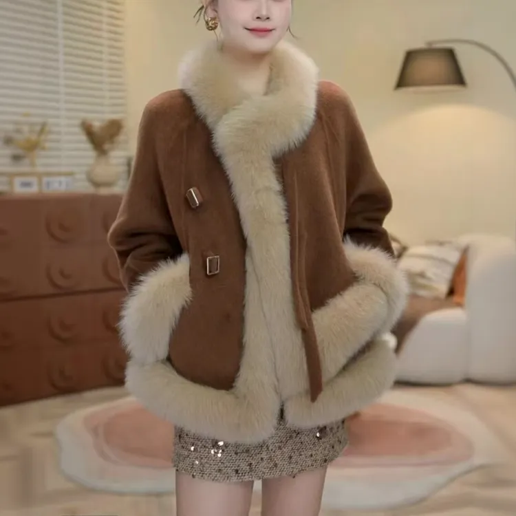 2025冬季长袖加绒加厚款女袖型时尚百搭宽松网红斗篷千金风外套