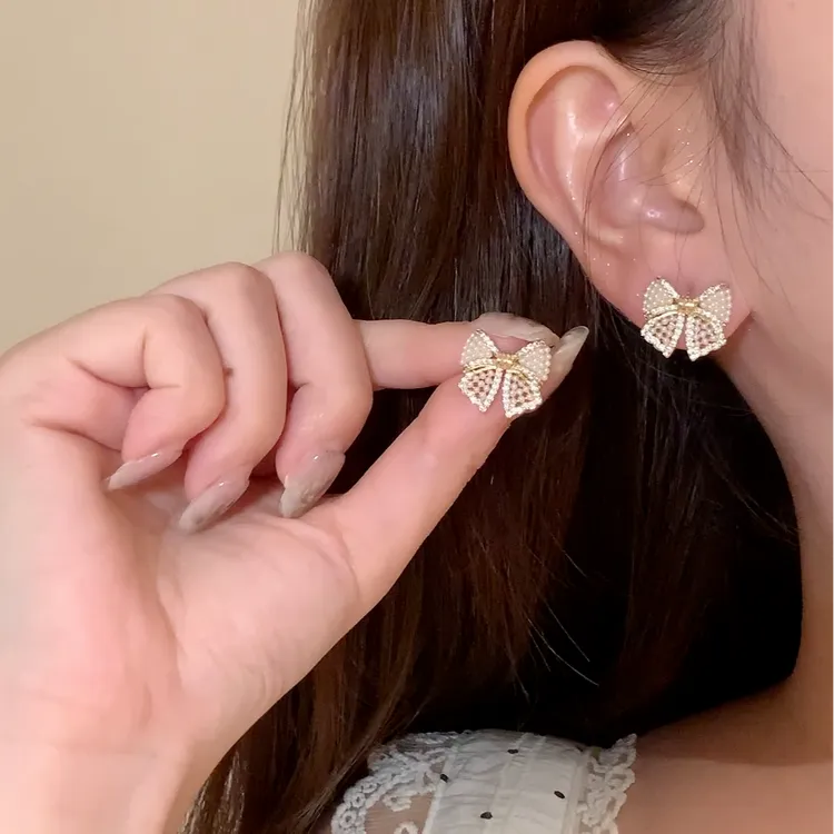 铜合金锆石耳饰 秋冬轻奢韩系蝴蝶结珠珠耳环女气质百搭耳针耳饰