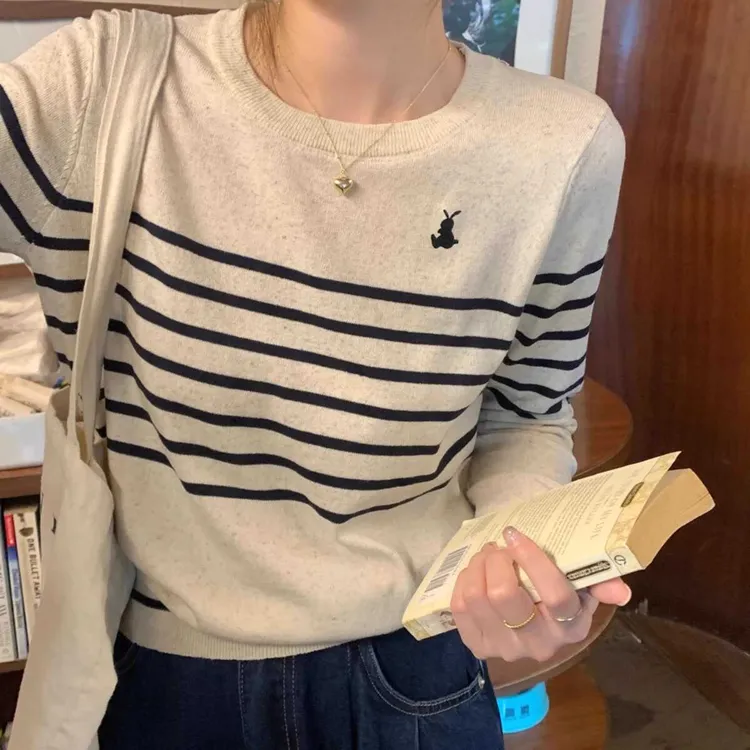 复古别致气质初秋季圆领高级感条纹刺绣内搭长袖针织打底衫女上衣