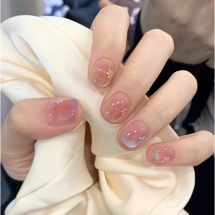 【花雾柔汐】冰透樱花穿戴甲 裸粉渐变短款显白温柔风美甲贴片