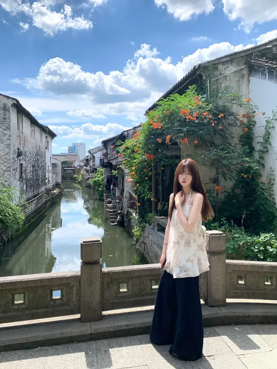 2025夏季新款韩系穿搭高级感碎花雪纺挂脖上衣休闲裤时尚两件套女