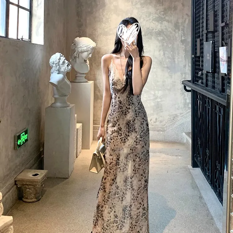 纯欲穿搭外穿性感豹纹吊带连衣裙女秋蕾丝拼接V领修身a字长裙7221