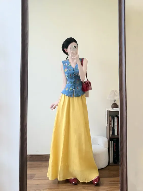 2025夏季新款复古刺绣V领马甲背心上衣搭配黄色半身裙显瘦两件套