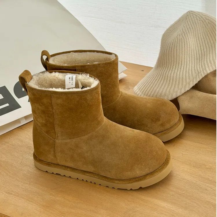 诗歌兰2025冬季新款女靴时尚羊毛加绒真皮一脚蹬厚底短靴女雪地靴