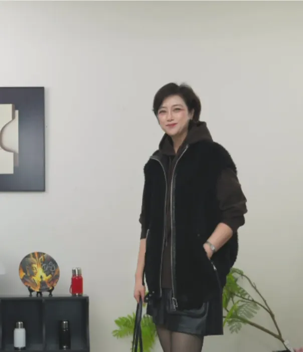 【U.M】松软小羊羔100%绵羊毛立领拉链保暖百搭马甲
