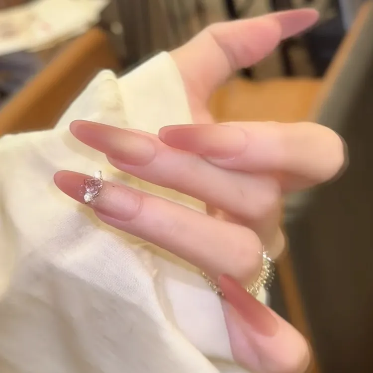 【温柔以待】裸色渐变磨砂猫眼美甲显白穿戴甲片2025新款高级感秋冬