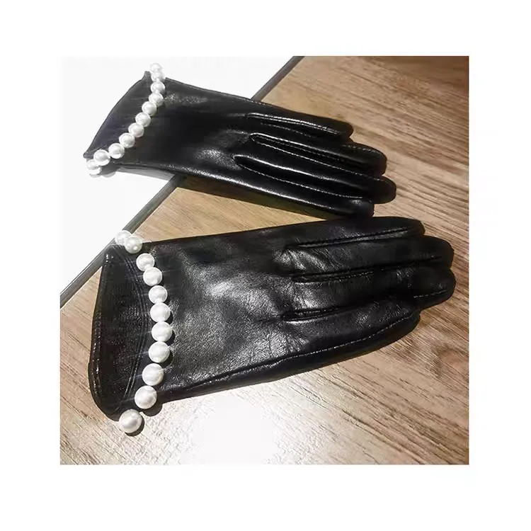 Roman.C.F 曼姐精选 进口小羊皮珍珠装饰短款黑色手套 SP54002