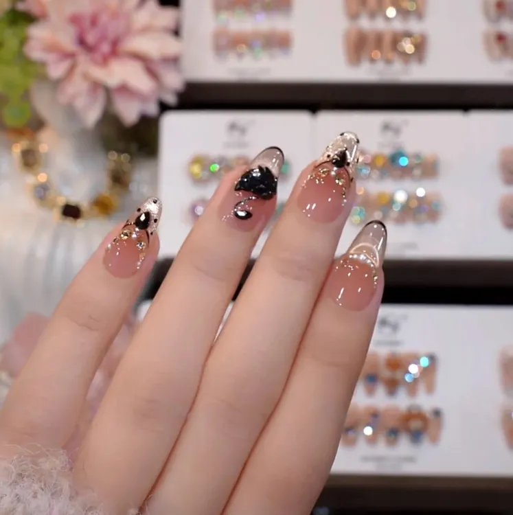 【黑天鹅】高品质新款轻奢法式猫眼黑天鹅碎钻气质显白纯手工穿戴甲