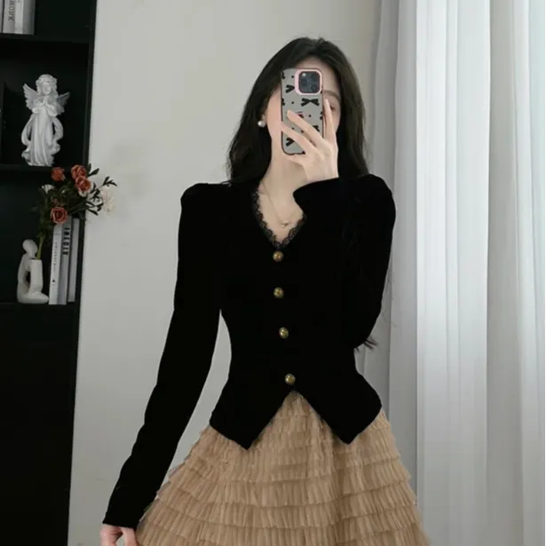 法式小香风蕾丝花边拼接金扣丝绒T恤显瘦气质长袖打底衫女内搭