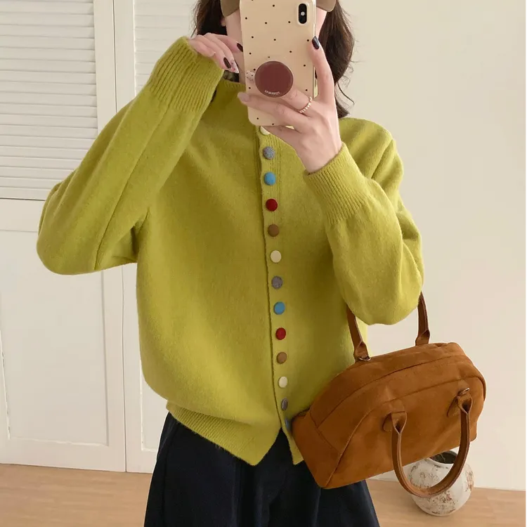 2025秋冬新款设计感单排彩扣温柔软糯针织开衫撞色上衣