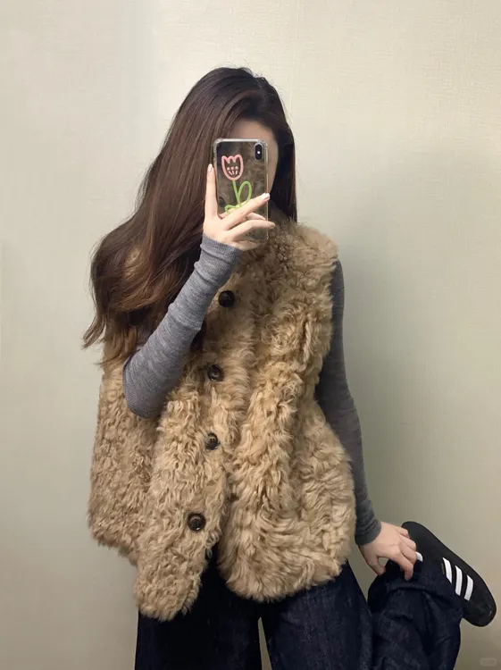 2025秋冬新款韩系穿搭高级感灰色打底毛毛马甲搭配牛仔裤三件套女