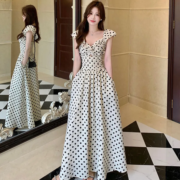 法式度假风小飞袖波点连衣裙女夏季高级感褶皱收腰显瘦中长裙子