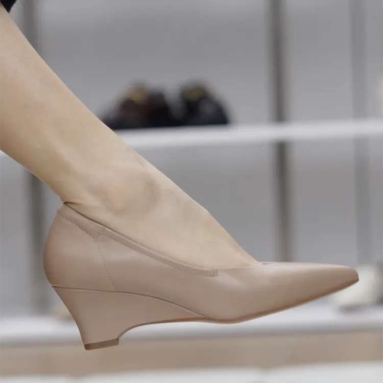 060002款6公分软羊皮女单鞋坡跟v口复古尖头瘦脚防掉跟