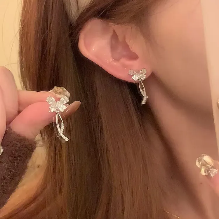 铜合金锆石耳饰 秋冬气质闪锆蝴蝶流苏耳环女精致百搭耳针耳饰
