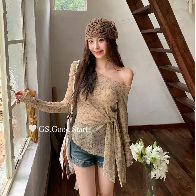 2025早秋不规则扎染绷带收腰斜肩上衣女显瘦露肩设计感长袖T恤