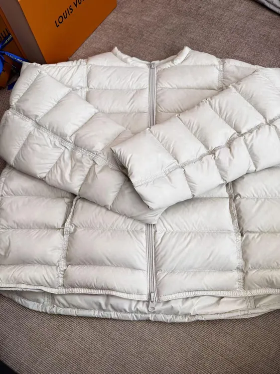 90白鸭绒排骨羽绒服女短款2025新款轻薄圆领泡芙小个子宽松外套