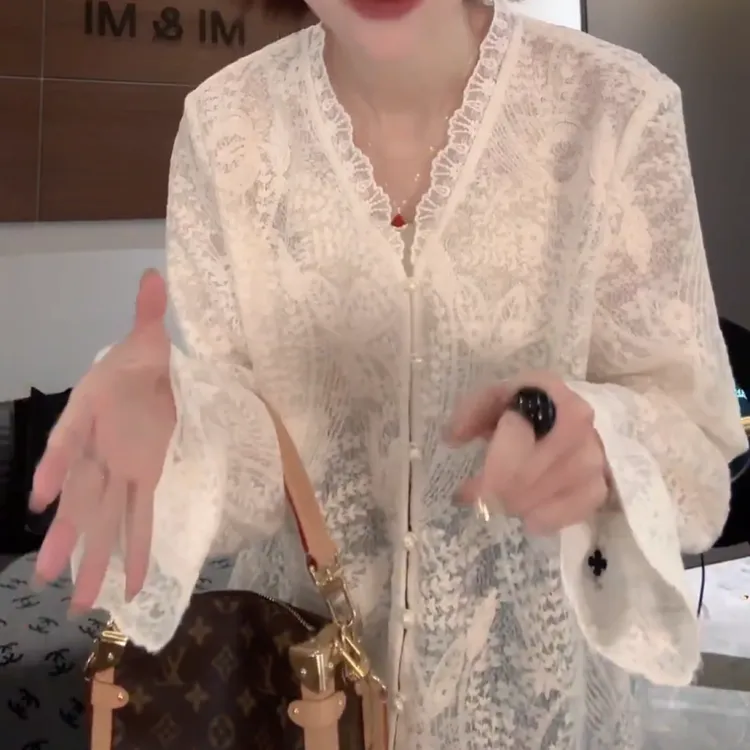 2025春季新款法式蕾丝花边镂空钩花打底衫LK2501638