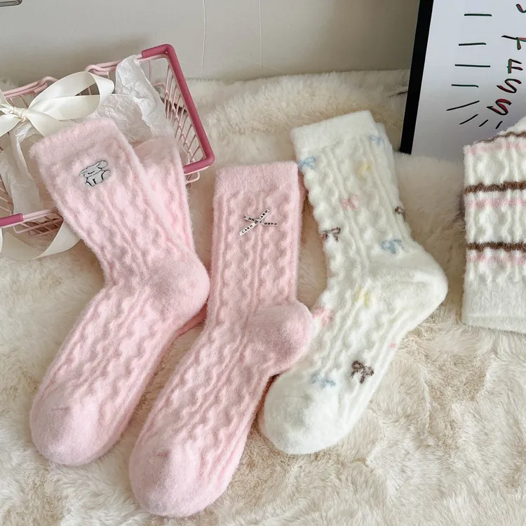 秋冬季袜子女保暖中筒加厚日系秋冬袜保暖可爱卡通刺绣女款堆堆袜