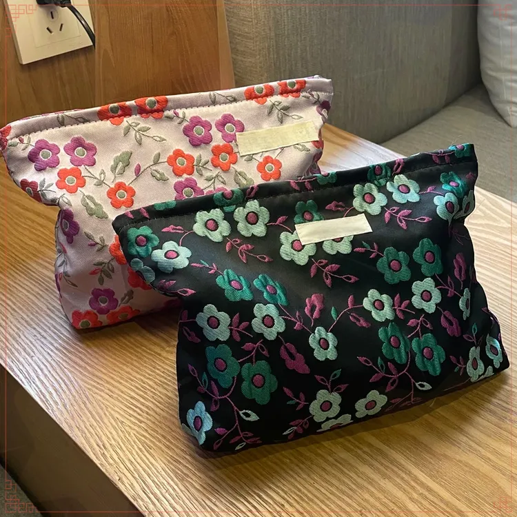 ins新款黑花便携大容量化妆包高颜值旅行洗漱包拉链帆布包女T382