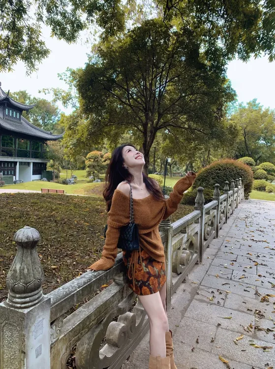 2025秋季新款美拉德一字肩长袖针织衫碎花半身裙短裙时尚两件套女