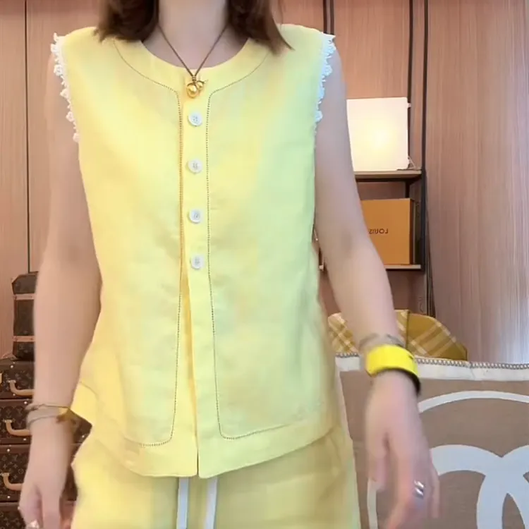 2025新款时尚短款马甲高级感蕾丝边无袖马甲LK2503327