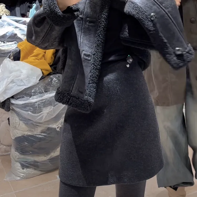 高腰深灰色加绒加厚款A字短裙女2025新款秋冬时尚显瘦伞裙半身裙