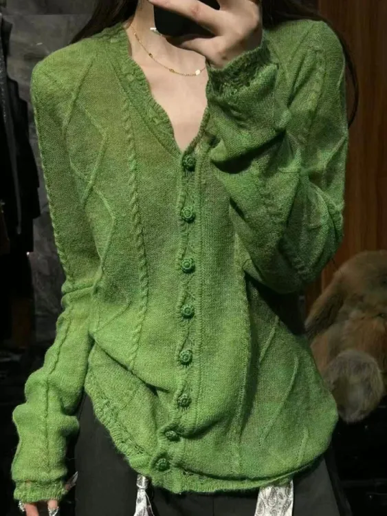 巨好看的早秋穿搭独特漂亮软糯减龄气质高级感绿色针织开衫毛衣女