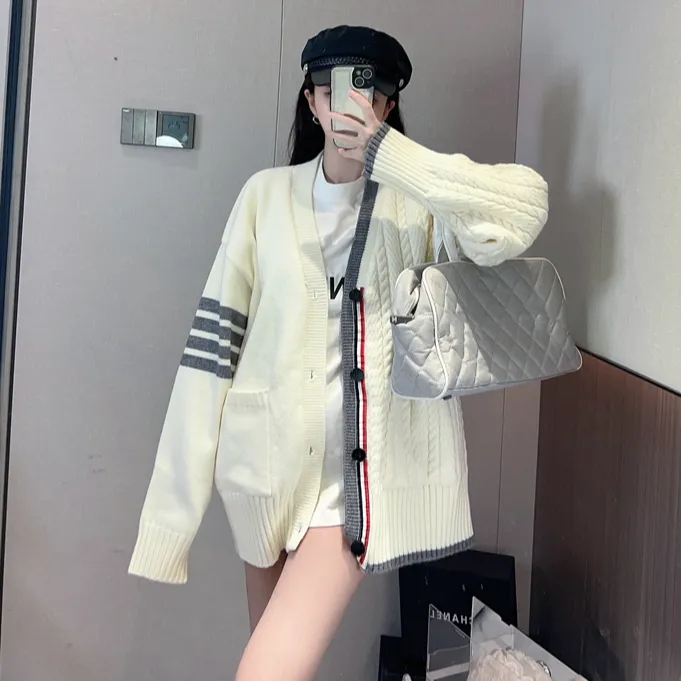 奥顿思兰迪学院风秋冬羊毛针织开衫彩条V领毛衣外套长袖时尚上衣