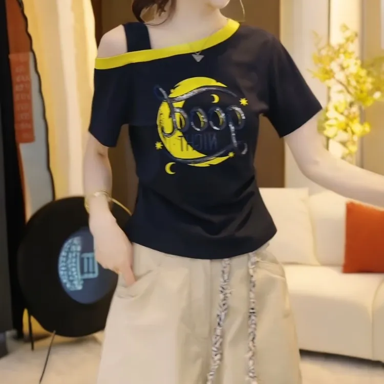 撞色拼接短袖斜领设计感露肩T恤2025夏季新款美式气质时尚上衣