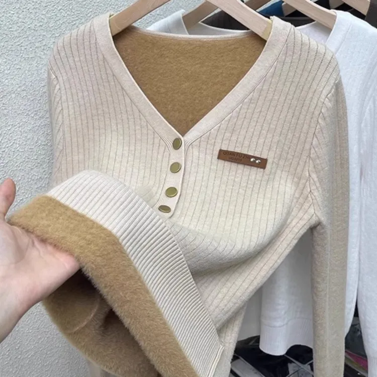 一体绒V领贴标毛衣女2024秋冬新款加绒加厚修身纯色针织打底上衣