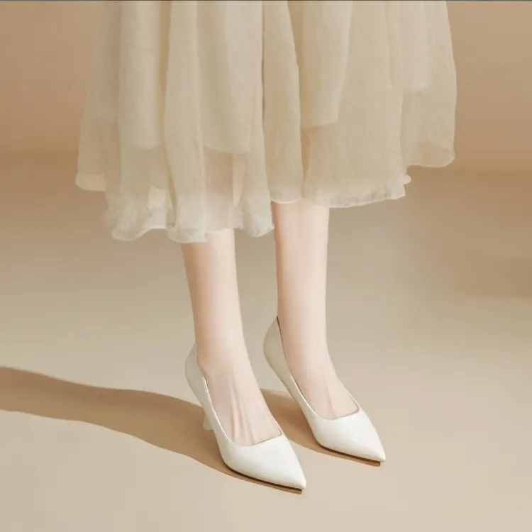 31-44码法式女式裸色女夏季通勤漆皮职场女士尖头白色高跟单鞋子