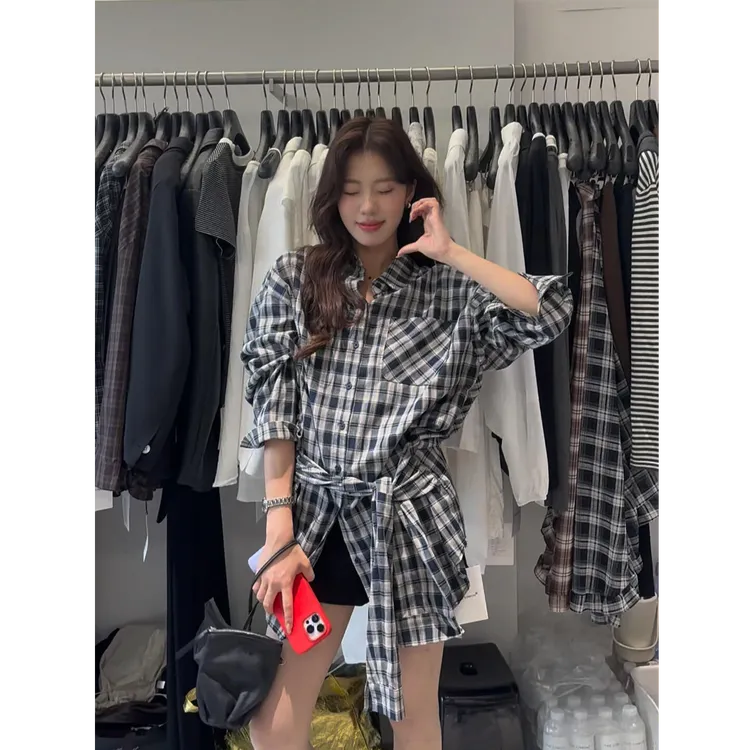 新款韩版时髦复古简约设计感气质格纹收腰长袖衬衫搭高腰显瘦短裤